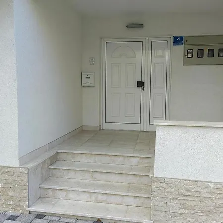 Apartman Trg بيت ضيافة