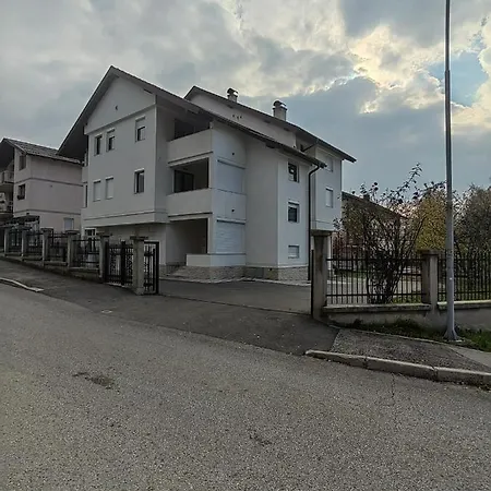 بيت ضيافة Apartman Trg *