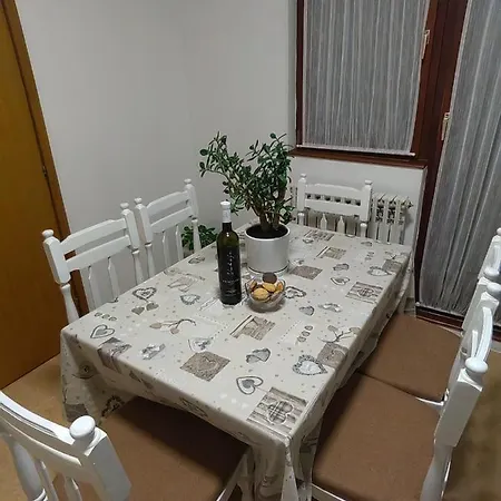 Apartman Trg بيت ضيافة *